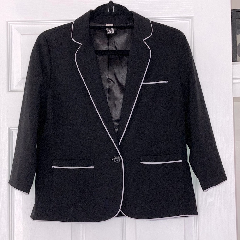 Great Condition Classic Black Blazer White Piping Detail 3 Pockets Single Button